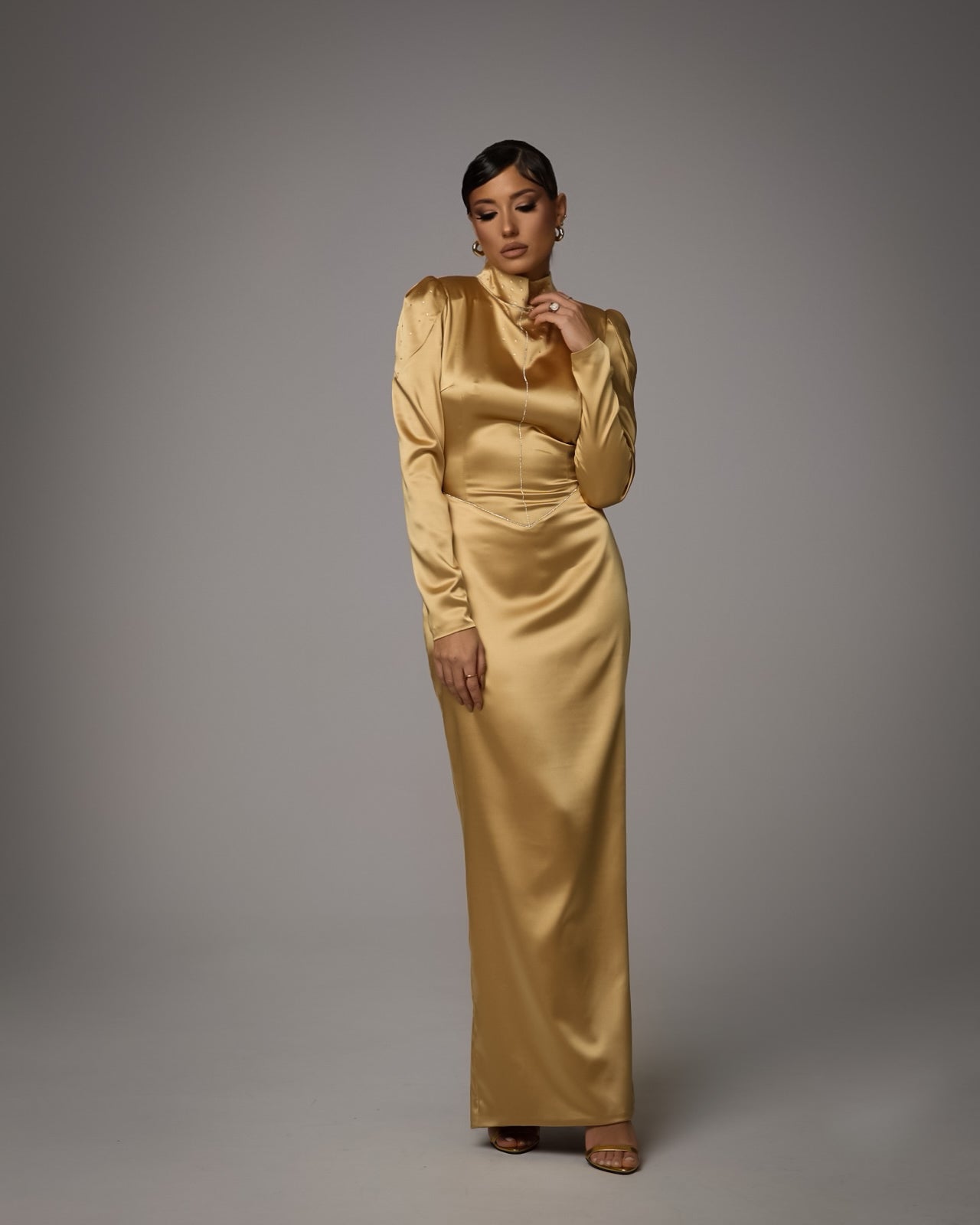 Rochie Maxi din Satin cu Guler Inalt, Golden Muse