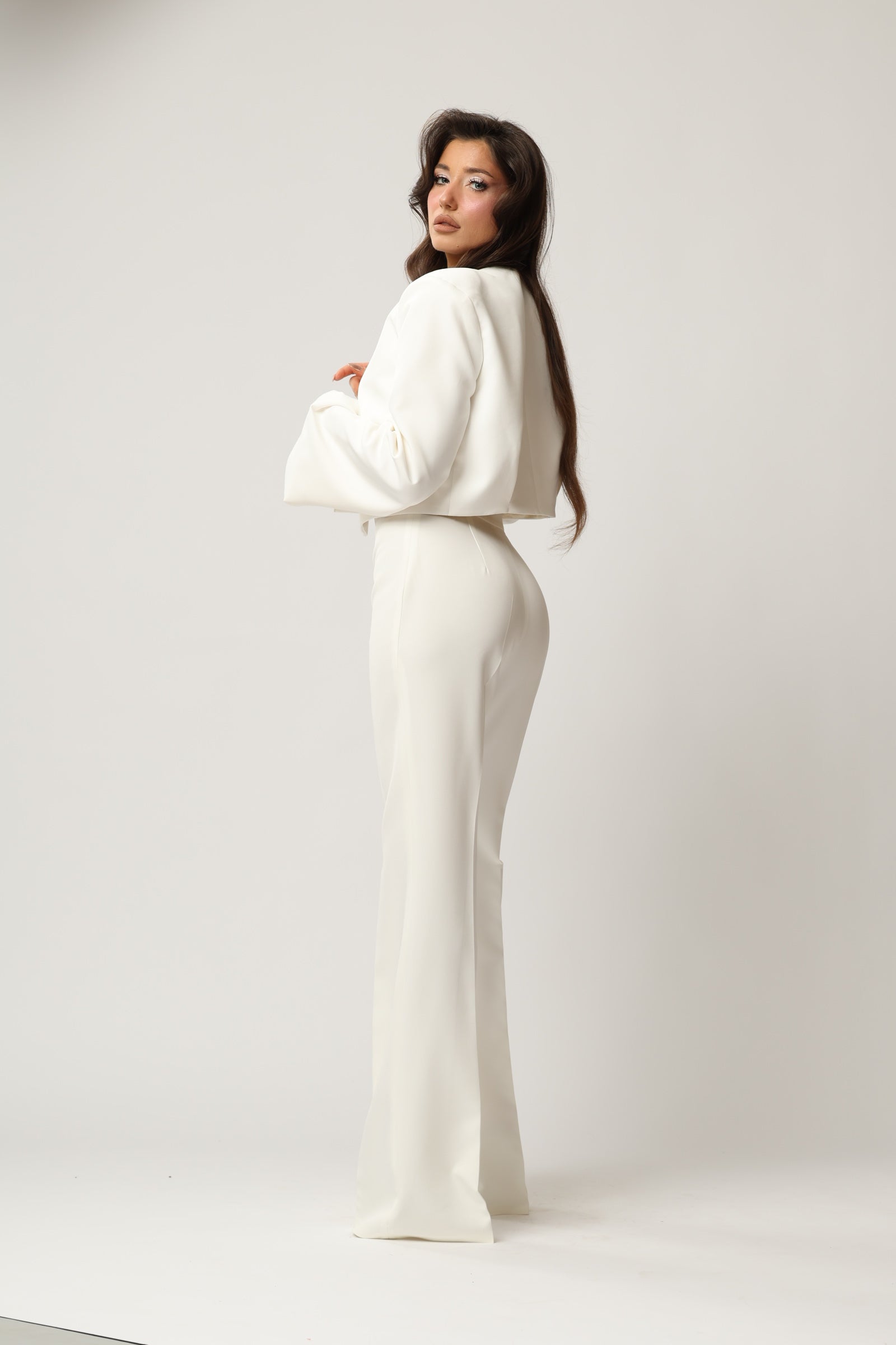 Costum cu Sacou Scurt si Pantaloni cu Talie Decupata, Blanc Privé
