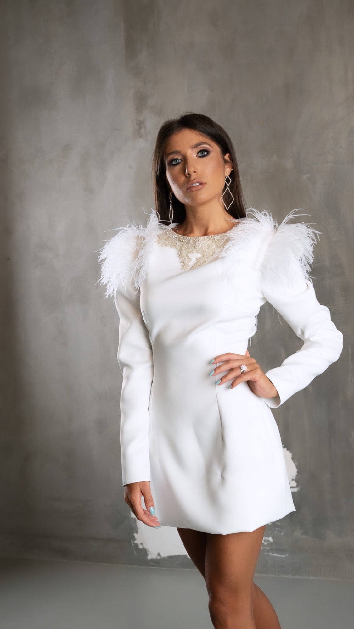 Rochie Mini cu Pene si Aplicatie la Guler, Snow