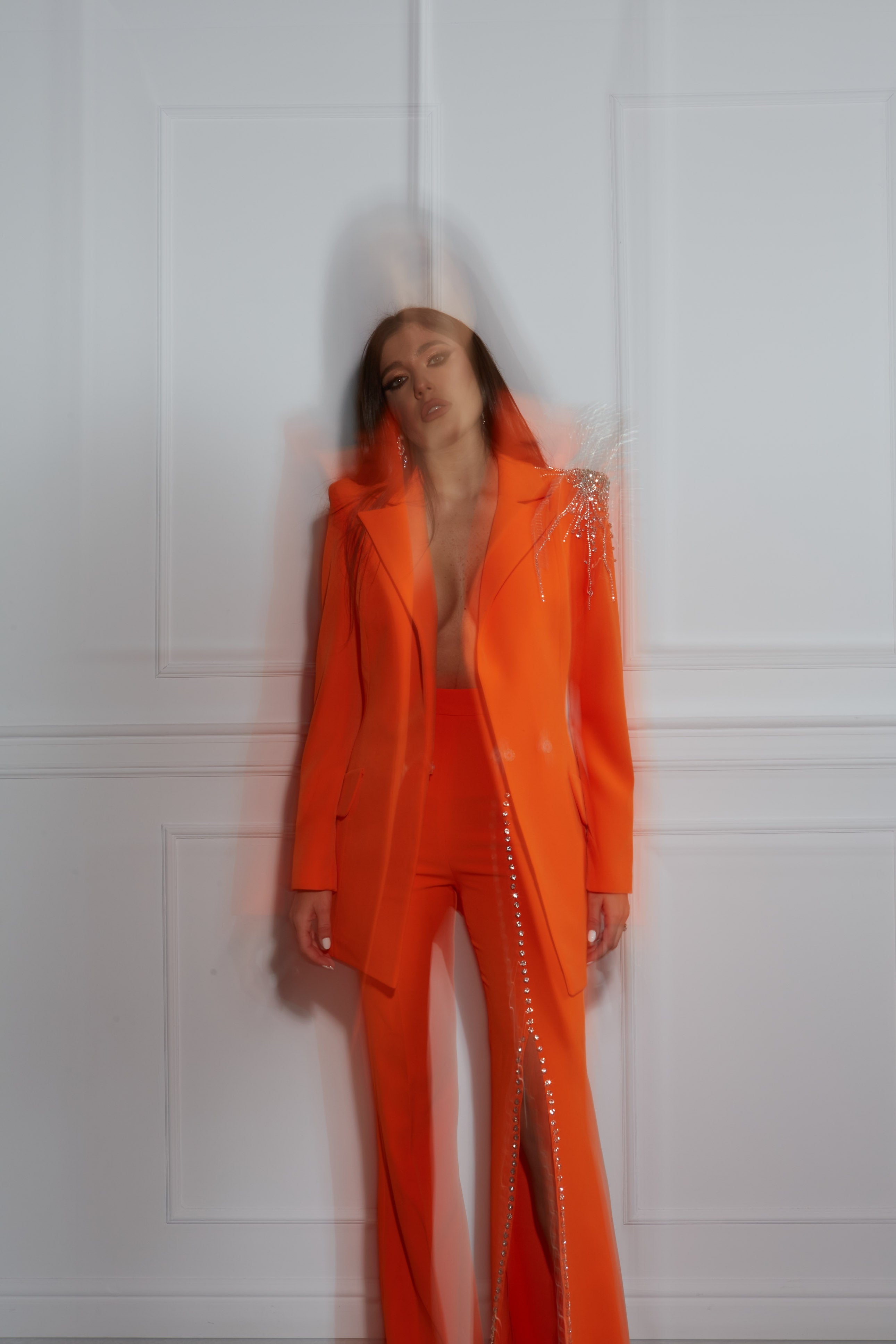 Costum cu Sacou Lung cu Aplicatii Strass si Pantaloni Decupati, Freya