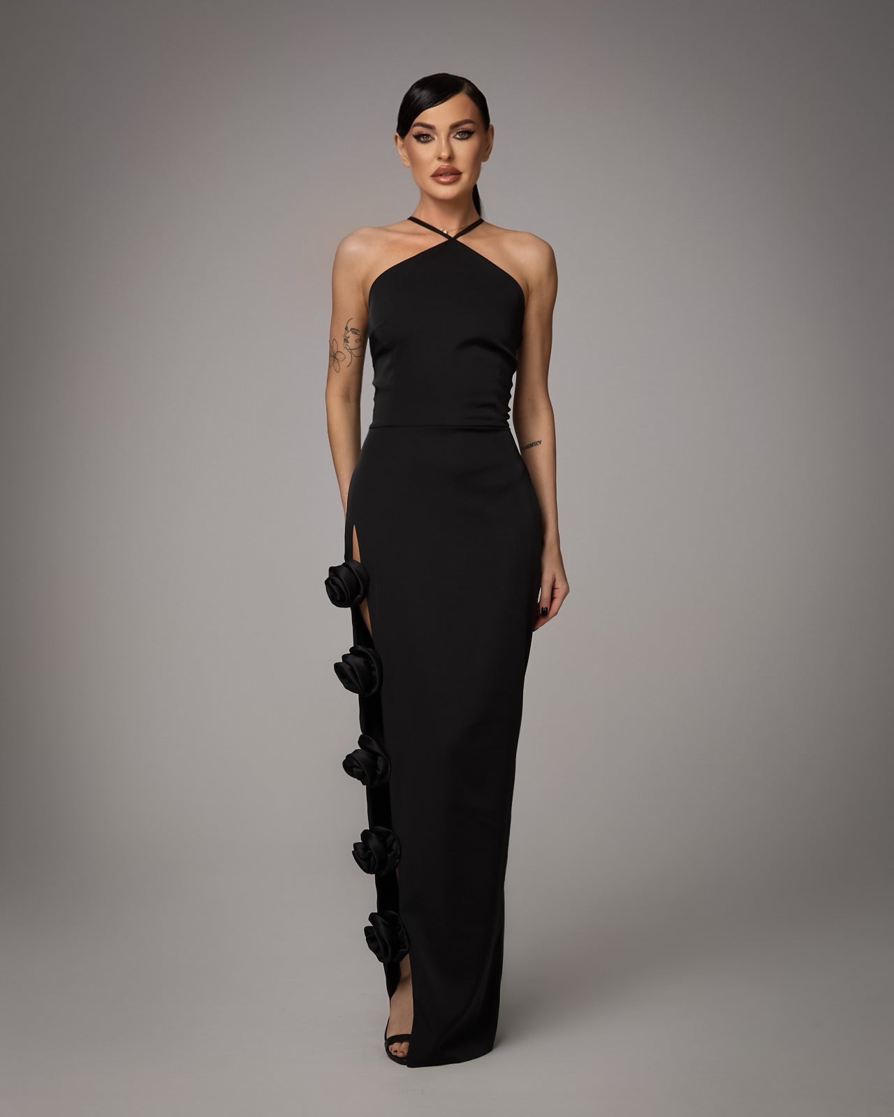 Rochie Maxi cu Decupaj Lateral si Aplicatii Florale, Nocturnal Bloom