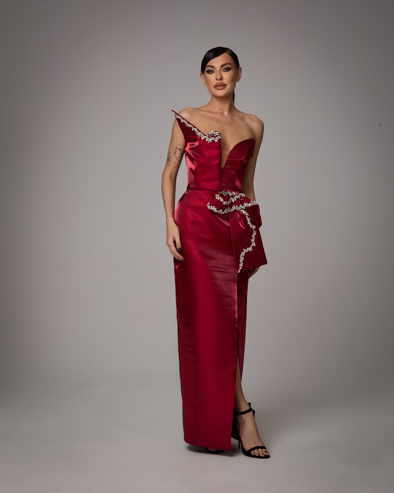 Rochie Maxi Asimetrica si Aplicatii Cristale, Scarlet Grace
