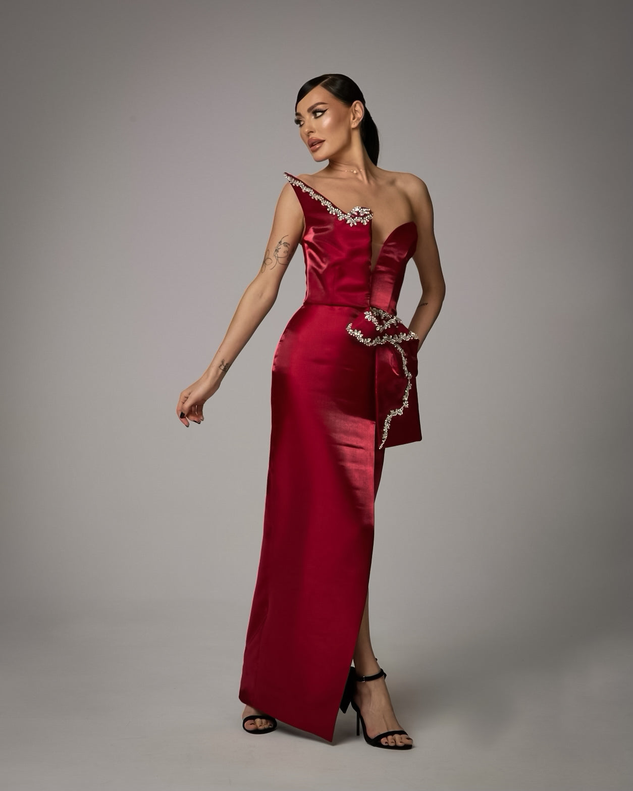 Rochie Maxi Asimetrica si Aplicatii Cristale, Scarlet Grace