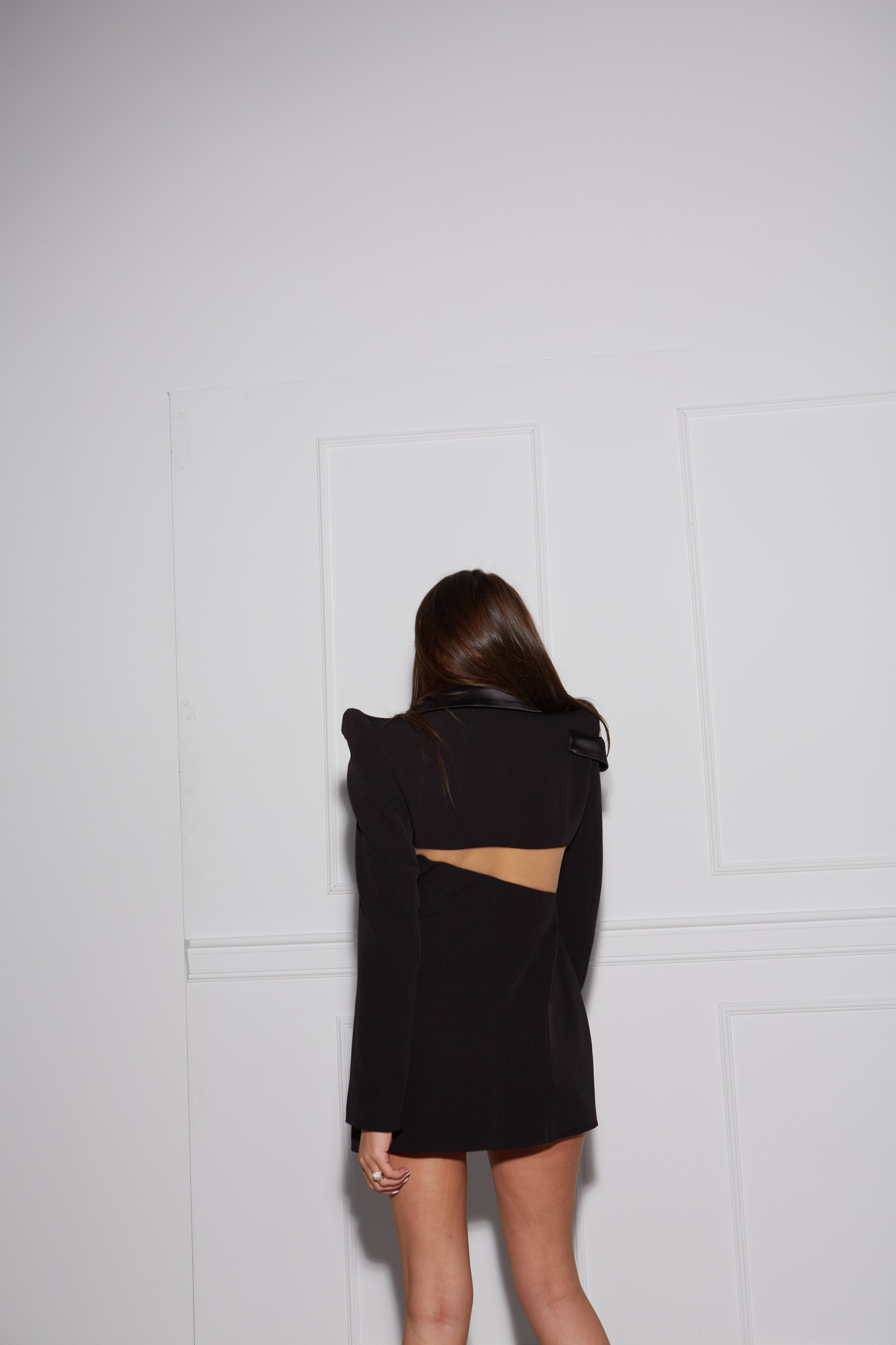 Rochie Sacou cu Umeri Structurati si Volan Satinat, Shelby